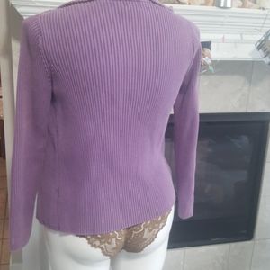 evie. ribbed zip front lavender sweater. L